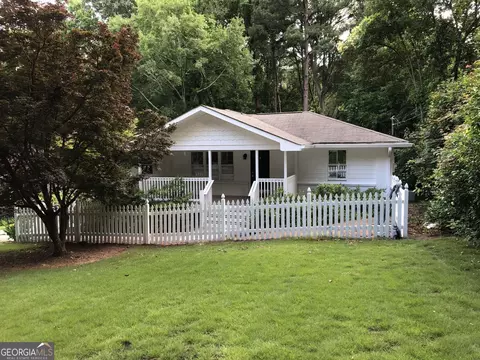 799 Larry Ln, Decatur, GA 30033