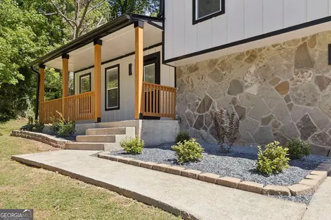 708 Greenhedge Dr, Stone Mountain, GA 30088