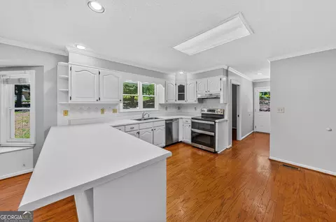 Kitchen - 312 Ashford Cir, Lagrange, GA 30240 photo 2 of 4