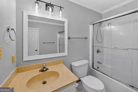 Bath - 312 Ashford Cir, Lagrange, GA 30240 photo 2 of 6
