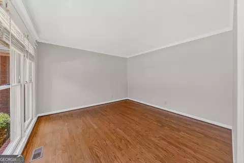 Living - 312 Ashford Cir, Lagrange, GA 30240 photo 3 of 8