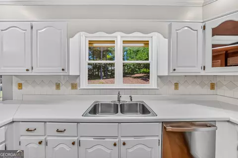 Kitchen - 312 Ashford Cir, Lagrange, GA 30240 photo 4 of 4