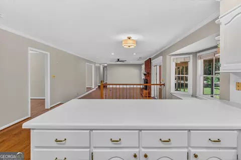 Living - 312 Ashford Cir, Lagrange, GA 30240 photo 5 of 8