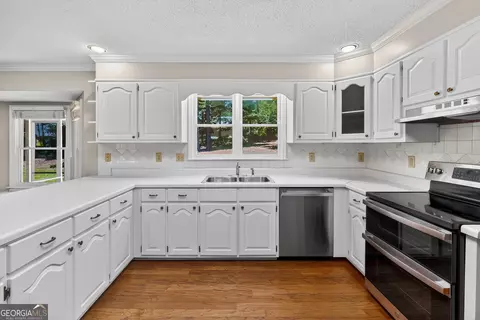 Kitchen - 312 Ashford Cir, Lagrange, GA 30240 photo 3 of 4