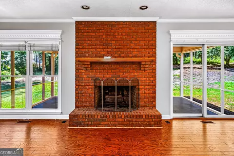 Living - 312 Ashford Cir, Lagrange, GA 30240 photo 7 of 8