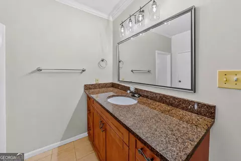 Bath - 312 Ashford Cir, Lagrange, GA 30240 photo 3 of 6