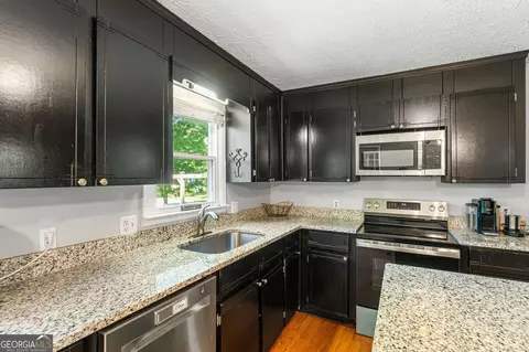 Kitchen - 2008 Cedar Ridge Dr, Perry, GA 31069 photo 3 of 4
