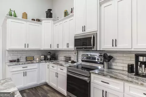 Kitchen - 160 Saddlecreek Rd, Perry, GA 31069 photo 3 of 4