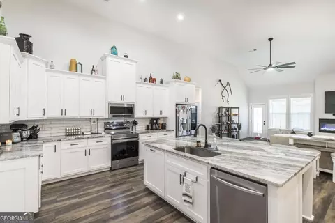 Kitchen - 160 Saddlecreek Rd, Perry, GA 31069 photo 4 of 4