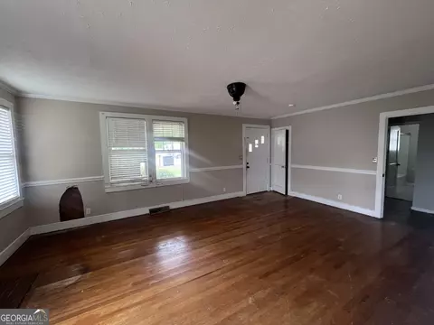 Living - 211 Gordon St, Thomson, GA 30824 photo 1 of 5