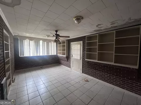 Living - 211 Gordon St, Thomson, GA 30824 photo 4 of 5