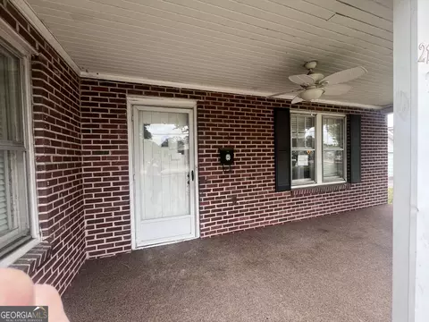 Exterior - 211 Gordon St, Thomson, GA 30824 photo 3 of 5