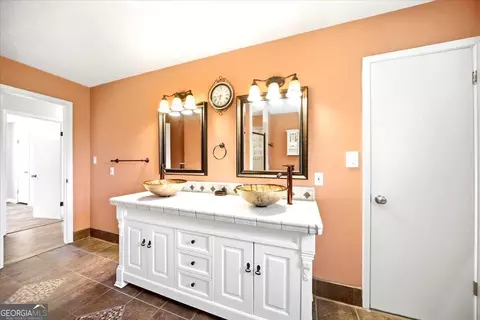 Bath - 255 Frankie Ln, Covington, GA 30014 photo 3 of 4