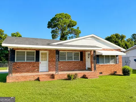 2021 Tebeau St, Waycross, GA 31501