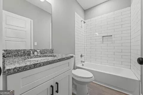 Bath - 119 Gordon Rd, Commerce, GA 30530 photo 2 of 3