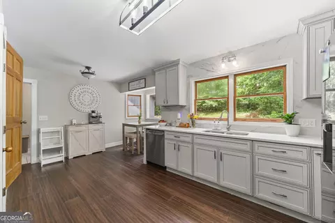 Kitchen - 262 Patrick Ln, Helen, GA 30545 photo 1 of 3