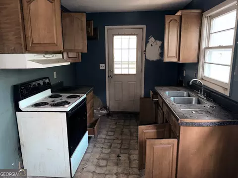 Kitchen - 103 Trinity Dr, Warner Robins, GA 31088 photo 1 of 1