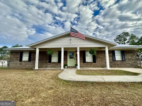 72 W Tenth St, Mcrae-helena, GA 31037