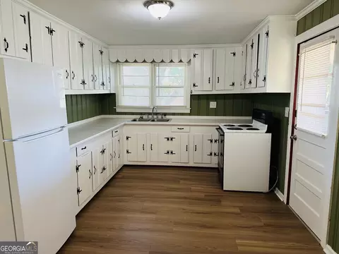 Kitchen - 110 N Chilton Cres, Lagrange, GA 30240 photo 1 of 2