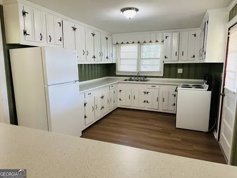Kitchen - 110 N Chilton Cres, Lagrange, GA 30240 photo 2 of 2