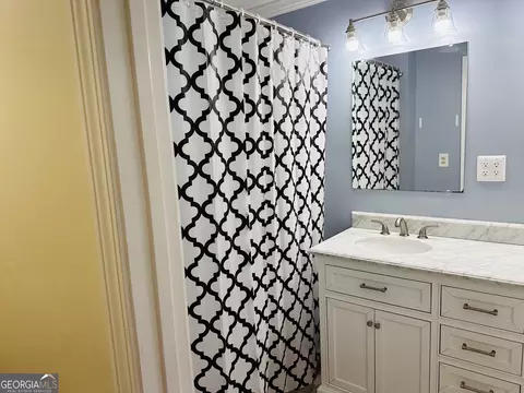 Bath - 110 N Chilton Cres, Lagrange, GA 30240 photo 1 of 2