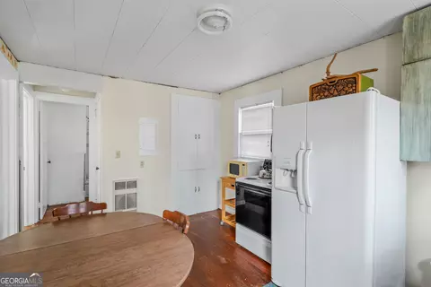 Kitchen - 186 Arrow Point Rd, Jackson, GA 30233 photo 1 of 2