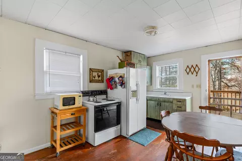Kitchen - 186 Arrow Point Rd, Jackson, GA 30233 photo 2 of 2