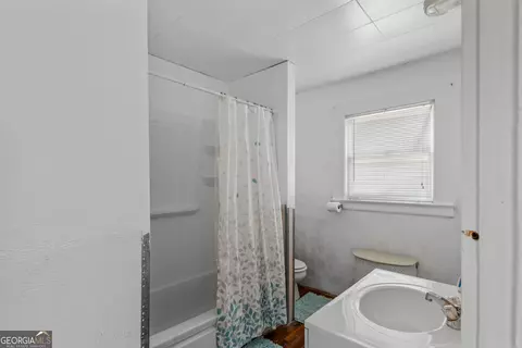 Bath - 186 Arrow Point Rd, Jackson, GA 30233 photo 1 of 1