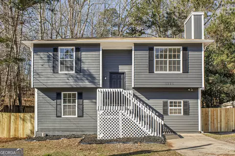 5225 Forest Downs Ln, College Park, GA 30349