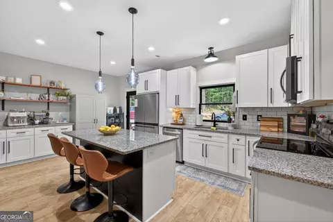 Kitchen - 600 H D Atha Rd, Monroe, GA 30655 photo 3 of 5
