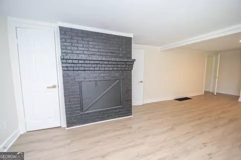 Living - 432 Cooley Rd, Lagrange, GA 30241 photo 3 of 5
