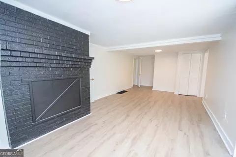 Living - 432 Cooley Rd, Lagrange, GA 30241 photo 2 of 5