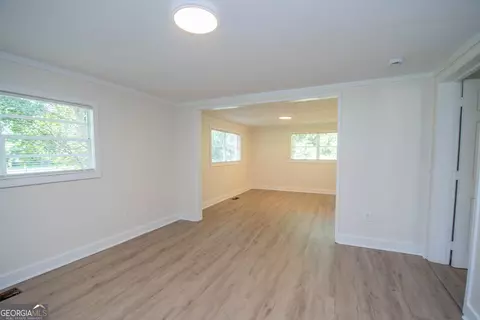 Living - 432 Cooley Rd, Lagrange, GA 30241 photo 4 of 5