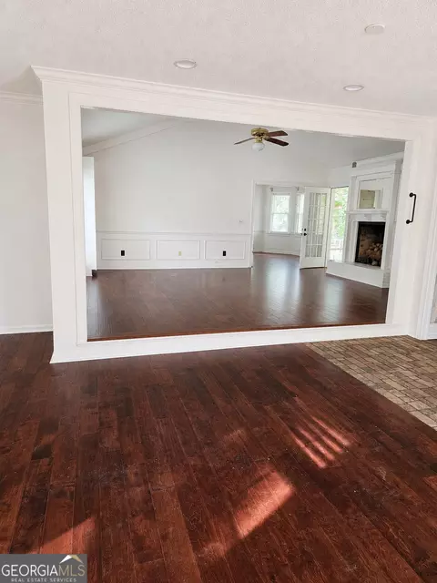 Living - 311 Castlegate Rd, Macon, GA 31210 photo 1 of 2