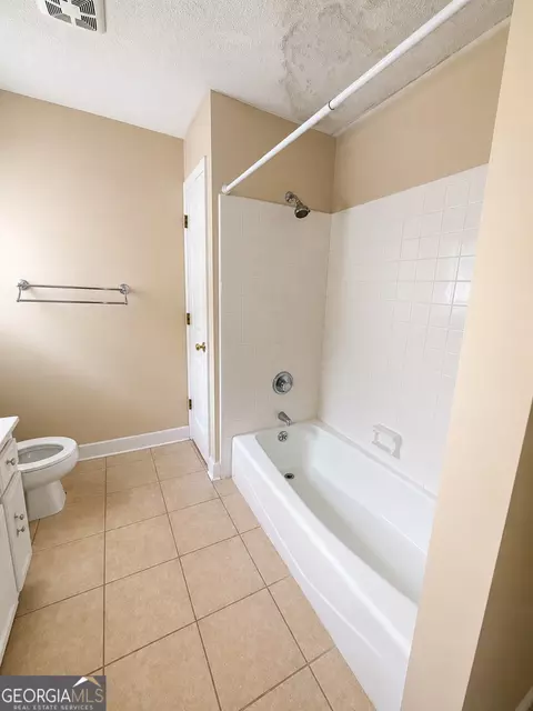 Bath - 311 Castlegate Rd, Macon, GA 31210 photo 3 of 3