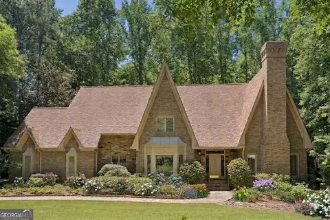 4957 Chedworth Dr, Smoke Rise, GA 30087