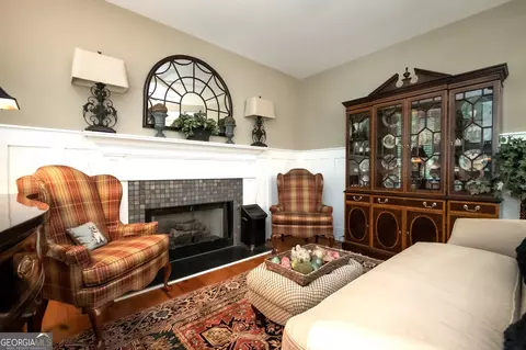 Living - 11 Chestnut Oak Run, Athens, GA 30607 photo 1 of 2
