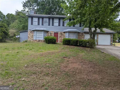 8673 Plumtree Dr, Riverdale, GA 30274