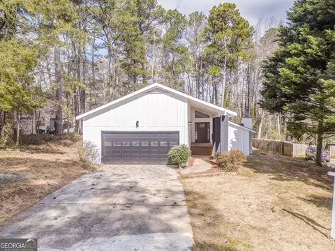 6788 E Woodridge Pl, Douglasville, GA 30135