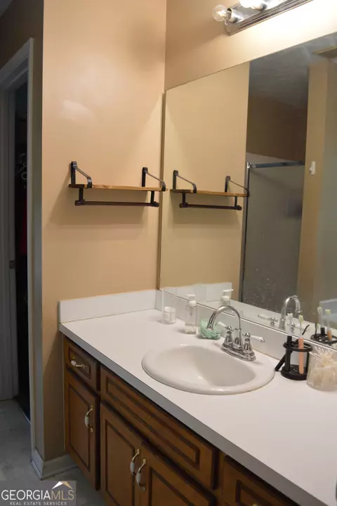 Bath - 130 Riverbrooke Trl, Covington, GA 30016 photo 2 of 5