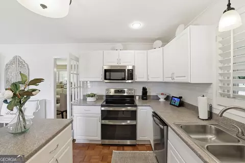 Kitchen - 289 Skyline Dr, Toccoa, GA 30577 photo 4 of 5