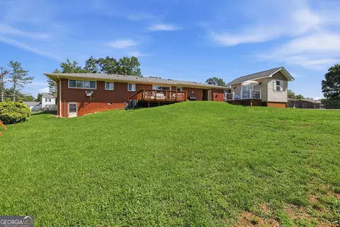 Exterior - 289 Skyline Dr, Toccoa, GA 30577 photo 4 of 16