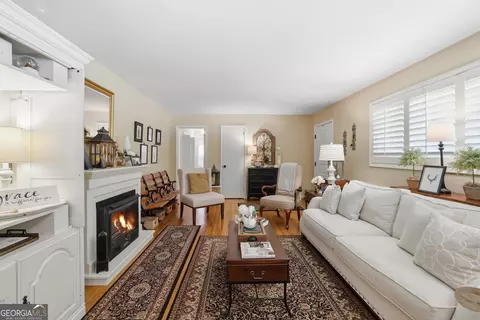 Living - 289 Skyline Dr, Toccoa, GA 30577 photo 2 of 2