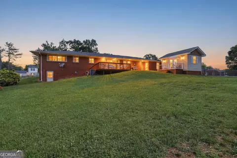 Exterior - 289 Skyline Dr, Toccoa, GA 30577 photo 3 of 16
