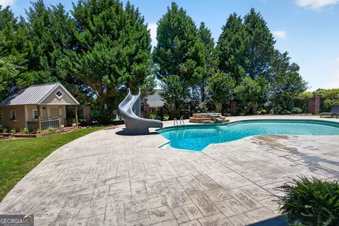 Exterior - 98 Prestwick Dr, Lagrange, GA 30241 photo 5 of 10