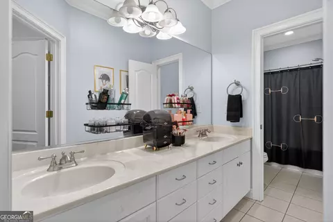 Bath - 98 Prestwick Dr, Lagrange, GA 30241 photo 5 of 7