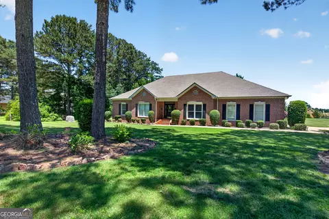 98 Prestwick Dr, Lagrange, GA 30241