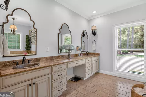 Bath - 98 Prestwick Dr, Lagrange, GA 30241 photo 3 of 7