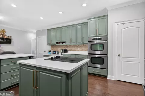 Kitchen - 98 Prestwick Dr, Lagrange, GA 30241 photo 2 of 3