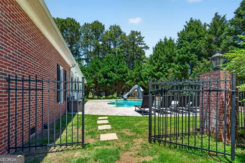 Exterior - 98 Prestwick Dr, Lagrange, GA 30241 photo 3 of 10